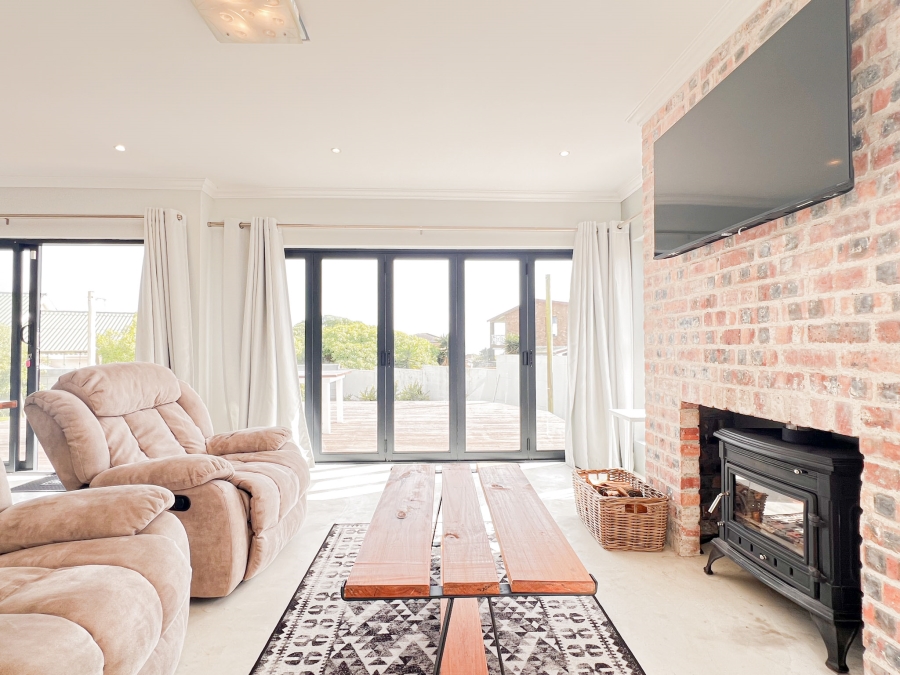 5 Bedroom Property for Sale in Myburgh Park Western Cape
